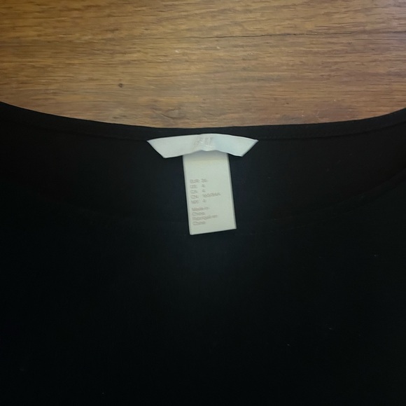 H & M black dress - Picture 2 of 4